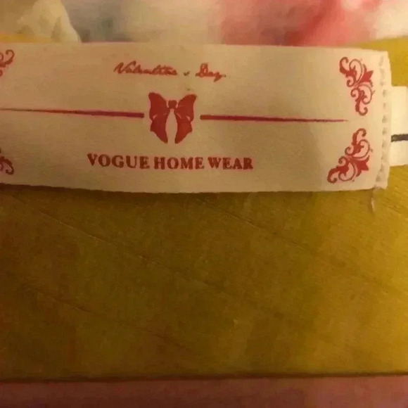 Vogue Homewear unique long sleeve top. - Picture 7 of 10